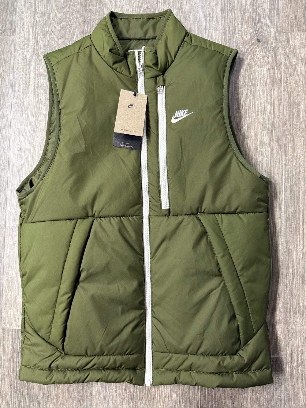 Nike ThermaFit Legacy Insulated Vest Mens Sm DD6869 326 Olive Green Activewear